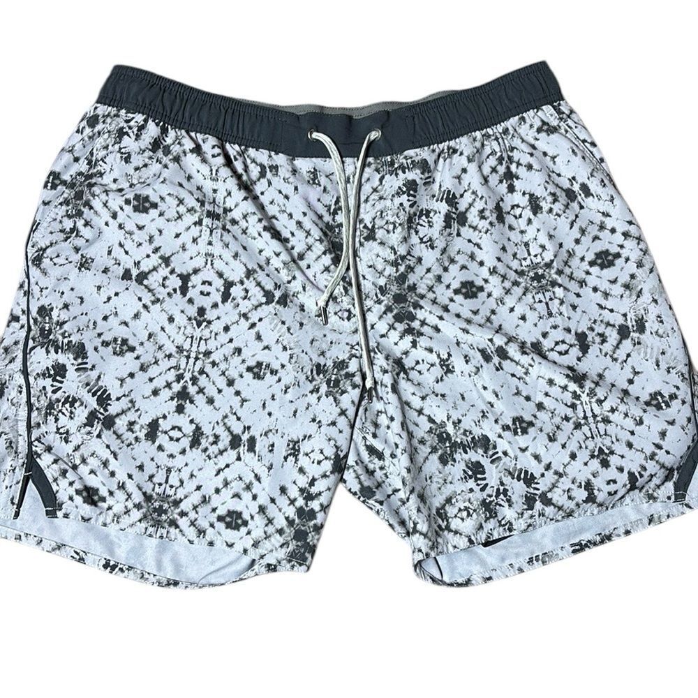 Vuori Men’s trail shorts black grey patterned athletic fit liner gorpcore summer